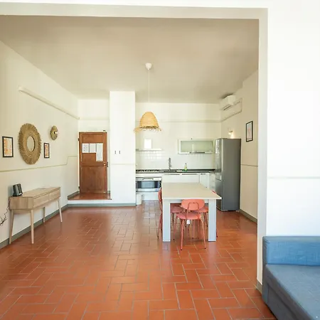 Cozy With A Strategic Position Lägenhet