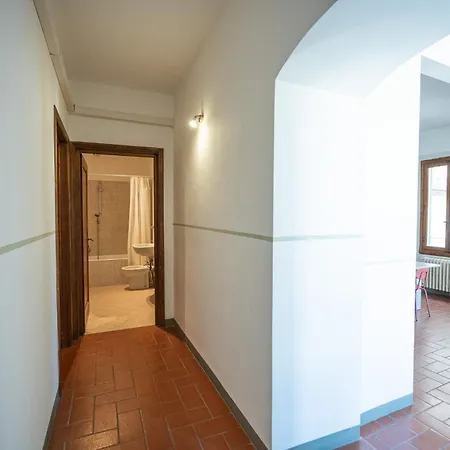 Cozy With A Strategic Position * Florens