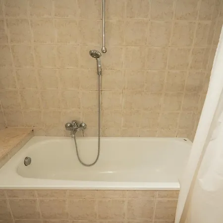 Cozy With A Strategic Position Lägenhet *