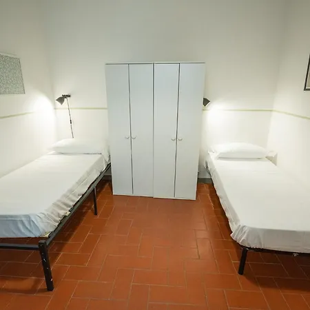 Cozy With A Strategic Position Lägenhet Florens