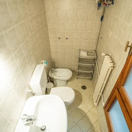 Cozy With A Strategic Position Lägenhet Florens