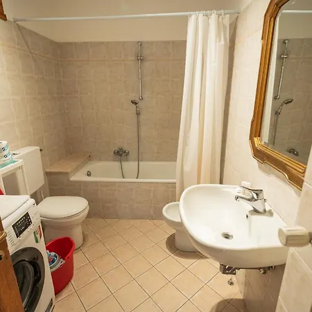 Cozy With A Strategic Position * Florens