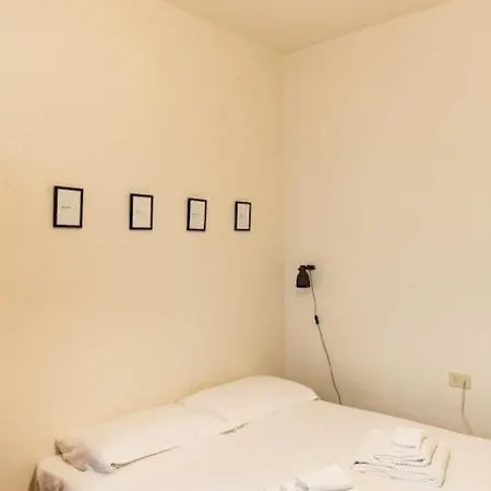 Cozy With A Strategic Position Apartment Florence